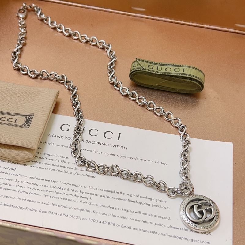 G*u*i necklaces